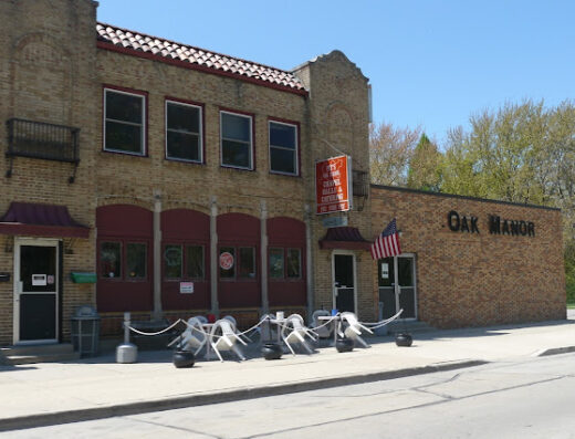 Come visit  and enjoy amazing food at Pat's Oak Manor