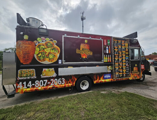 Come visit  and enjoy amazing food at Taqueria la Brazita