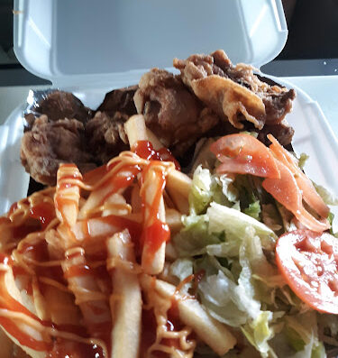 Come visit  and enjoy amazing food at Lareños Tripletas y Más