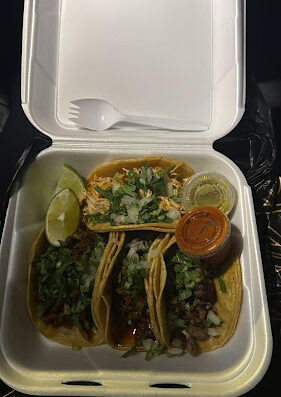 Come visit  and enjoy amazing food at Las 7 Estrellas Food Truck